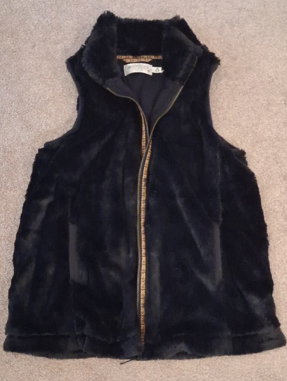 Aventura Women's Black Faux Fur Beige Tapestry Zip-Front Vest. (M)